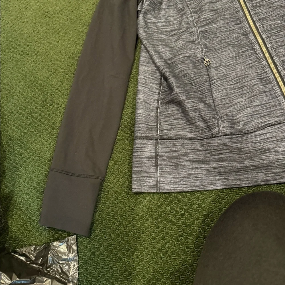 Lululemon Athletica DAILY YOGA JACKET 10 BLACK SLUB DENIM EUC host pick - Picture 4 of 15